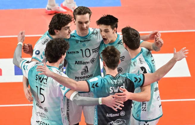 GER; 1.VBL, SVG Lueneburg vs SWD powervolleys Dueren 04.02.2026, GER; 1. VBL, SVG Lueneburg vs SWD powervolleys Dueren, im Bild die Mannschaft aus Dueren jubelt