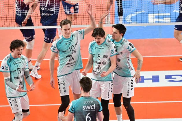 GER; 1.VBL, SVG Lueneburg vs SWD powervolleys Dueren 04.02.2026, GER; 1. VBL, SVG Lueneburg vs SWD powervolleys Dueren, im Bild die Mannschaft aus Dueren jubelt