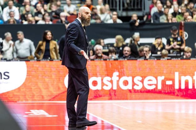 GER, BKT EuroCup, Saison 2025 2026, Niners Chemnitz - Dolomiti Energia Trento. 04.02.2026, Messe, Chemnitz, GER, BKT EuroCup, Saison 2025 2026, Niners Chemnitz - Dolomiti Energia Trento. Massimo Cancellieri (Head Coach), Tolomiti Energia Trento Foto Alexander Trienitz Chemnitz Messe Sachsen Deutschland