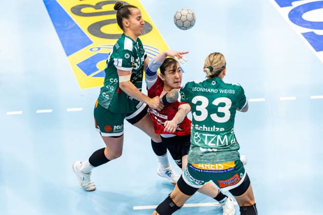 04.02.2026, GER, Handball, Frauen, Saison 2025 2026, Alsco 1.Bl, 16.Spieltag, Thueringer HC - Frisch Auf Goeppingen Natsuki Aizawa (Thueringer HC,23), Luisa Schulze (Frisch Auf Goeppingen) 99947 Bad Langensalza Salza Halle Sporthalle Mehrz Thüringen Deutschland
