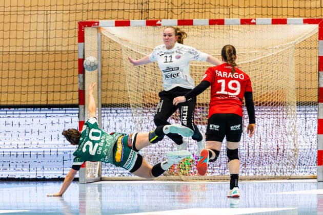 04.02.2026, GER, Handball, Frauen, Saison 2025 2026, Alsco 1.Bl, 16.Spieltag, Thueringer HC - Frisch Auf Goeppingen Louisa De Bellis (Frisch Auf Goeppingen), 11<, Luca Farago (Thueringer HC,19) 99947 Bad Langensalza Salza Halle Sporthalle Mehrz Thüringen Deutschland