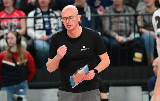 GER; 1.VBL, SVG Lueneburg vs SWD powervolleys Dueren 04.02.2026, GER; 1. VBL, SVG Lueneburg vs SWD powervolleys Dueren, im Bild Christophe Achten (Coach Dueren)