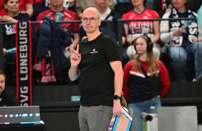 GER; 1.VBL, SVG Lueneburg vs SWD powervolleys Dueren 04.02.2026, GER; 1. VBL, SVG Lueneburg vs SWD powervolleys Dueren, im Bild Christophe Achten (Coach Dueren)