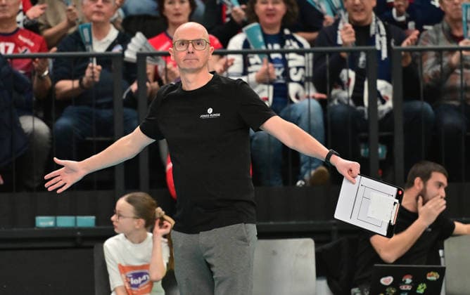 GER; 1.VBL, SVG Lueneburg vs SWD powervolleys Dueren 04.02.2026, GER; 1. VBL, SVG Lueneburg vs SWD powervolleys Dueren, im Bild Christophe Achten (Coach Dueren)