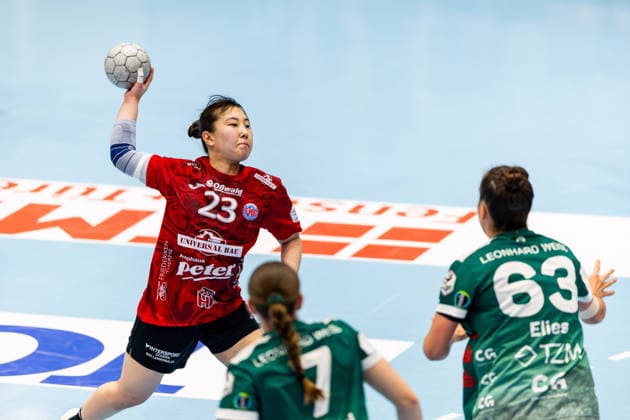 04.02.2026, GER, Handball, Frauen, Saison 2025 2026, Alsco 1.Bl, 16.Spieltag, Thueringer HC - Frisch Auf Goeppingen Natsuki Aizawa (Thueringer HC,23), Lea Watzl (Frisch Auf Goeppingen), Stephanie Elies (Frisch Auf Goeppingen) 99947 Bad Langensalza Salza Halle Sporthalle Mehrz Thüringen Deutschland