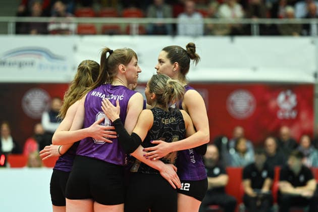 Die Mannschaft aus Ankaara jubelt gemeinsam - Dresdner SC vs. Ankara Zeren Spor Kuluebue, CEV Volleyball Champions League, Spielzeit 2025 2026, 04.02.2026 Dresdner SC vs. Ankara Zeren Spor Kuluebue, CEV Volleyball Champions League, Spielzeit 2025 2026, 04.02.2026 Dresden Copyright: xEibner-Pressefoto xHoepnerx EP_PHR