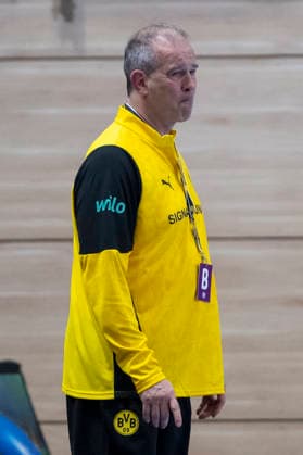 Handball Bundesliga Frauen,HBF, Saison 2025 2026 SV Union Halle-Neustadt vs.Borussia Dortmund Halle, Deutschland 04.Februar 2026: Im Bild:Trainer Henk Groener (Dortmund) Halle Saale SWH Arena Sachsen-Anhalt Deutschland