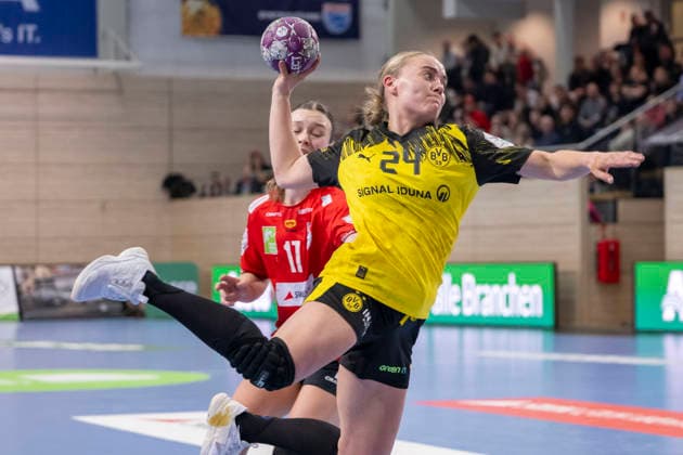 Handball Bundesliga Frauen,HBF, Saison 2025 2026 SV Union Halle-Neustadt vs.Borussia Dortmund Halle, Deutschland 04.Februar 2026: Im Bild:v.li.Emma Hertha (Halle) und Guro Husebo (Dortmund) Halle Saale SWH Arena Sachsen-Anhalt Deutschland