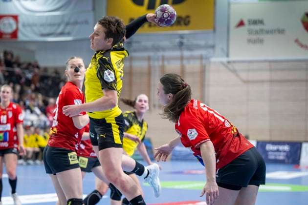 Handball Bundesliga Frauen,HBF, Saison 2025 2026 SV Union Halle-Neustadt vs.Borussia Dortmund Halle, Deutschland 04.Februar 2026: Im Bild:v.li.Alina Grijseels (Dortmund) und Emma Hertha (Halle) Halle Saale SWH Arena Sachsen-Anhalt Deutschland