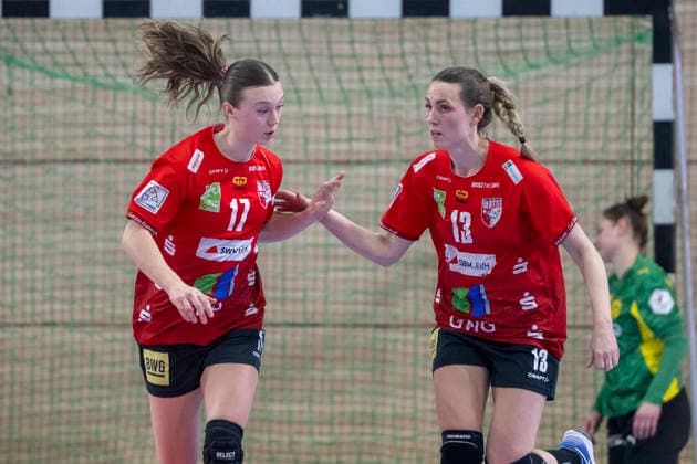 Handball Bundesliga Frauen,HBF, Saison 2025 2026 SV Union Halle-Neustadt vs.Borussia Dortmund Halle, Deutschland 04.Februar 2026: Im Bild:v.li.Emma Hertha (Halle) und Madeleine Östlund Oestlund (Halle) Halle Saale SWH Arena Sachsen-Anhalt Deutschland