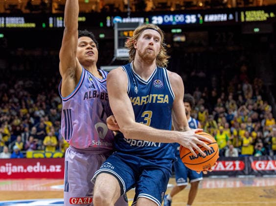Basketball, Herren, Saison 2025 2026, Basketball Champions League (Round of 16, Gruppe J), Alba Berlin - Karditsa Iaponiki, v.l. Jack Kayil (Alba), Noah Horchler (Karditsa), 04.02.2026, Copyright: xSebastianxRäppold MatthiasxKochx