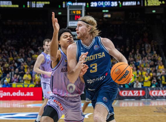 Basketball, Herren, Saison 2025 2026, Basketball Champions League (Round of 16, Gruppe J), Alba Berlin - Karditsa Iaponiki, v.l. Jack Kayil (Alba), Noah Horchler (Karditsa), 04.02.2026, Copyright: xSebastianxRäppold MatthiasxKochx