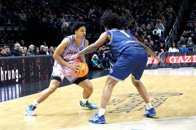 DEU, Europapokal, ALBA vs. AS Karditsa Iaponiki, 04.02.2026, Uber-Arena, Berlin, DEU, Europapokal, ALBA vs. AS Karditsa Iaponiki, im Bild Jack Kayil( ALBA Berlin 7), Aaron Estrada (Karditsa Iaponiki 1)