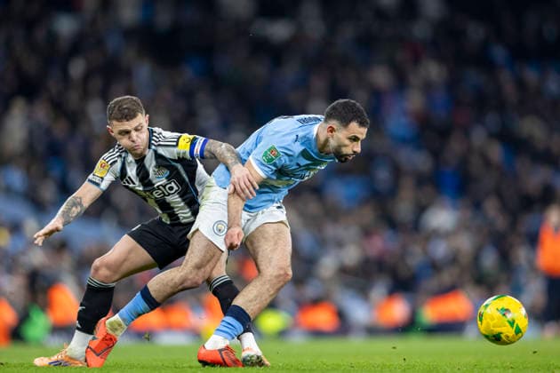 4th February 2026; Etihad Stadium, Manchester, Lancashire, England; EFL Carabao Cup Football, Manchester City versus Newcastle United; Rayan Ait-Nouri of Manchester City under pressure from Kieran Trippier of Newcastle United  TimxWilliams