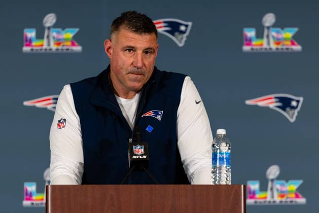 SANTA CLARA, CA - FEBRUARY 03: Head Coach Mike Vrabel of the New England Patriots speaks with the media on February 3, 2026 at Santa Clara Marriott in Santa Clara, CA. (Photo by Matthew Huang Icon Sportswire) NFL, American Football Herren, USA FEB 03 Super Bowl LX New England Patriots EDITORIAL USE ONLY Icon260203005