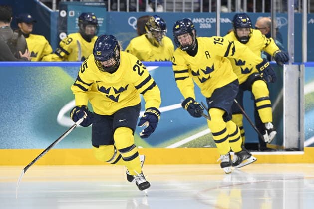 MILANO, ITALIEN 20260205 Sveriges Lina Ljungblom äntrar isen inför OS-premiären i damernas ishockey mellan Sverige och Tyskland pa Milano Rho Ice hockey, Eishockey Arena under OS i Milano. *** Bilden ingar i SPORTPAKET. För övriga BETALBILD ** MILANO ITALIEN x10070x *** MILANO, ITALY 20260205 Swedens Lina Ljungblom takes the ice for the opening game of the womens ice hockey competition between Sweden and Germany at the Milan Rho Ice Hockey Arena during the Milan Olympics Picture in SPORT PACKAGE For others PAY PICTURE MILANO ITALY x10070x  Copyright: xJessicaxGow TTx OS 2026 ISHOCKEY SVERIGE-TYSKLAND