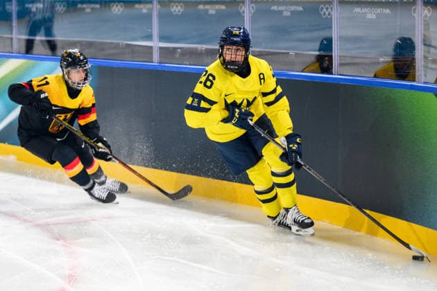 260205 Nicola Hadraschek of Germany and Hanna Olsson of Sweden in the women s Ice hockey, Eishockey game between Sweden and Germany during day -1 of the 2026 Winter Olympics on February 5, 2026 in Milan. Photo: Carl Sandin BILDBYRAN kod CS CS0849 ishockey ice hockey Olympic Games, Olympische Spiele, Olympia, OS olympics winter olympics os ol olympiska spel vinter-os olympiske leker milano cortina 2026 milan cortina 2026 milano cortina 2026 olympic games milano cortina 2026 winter olympic games milano cortina-os milano cortina-ol vinter-ol -1 bbeng sverige tyskland *** 260205 Nicola Hadraschek of Germany and Hanna Olsson of Sweden in the women s ice hockey game between Sweden and Germany during day 1 of the 2026 Winter Olympics on February 5, 2026 in Milan Photo Carl Sandin BILDBYRAN kod CS CS0849 ishockey ice hockey olympic games olympics winter olympics os ol olympiska spel vinter os olympiske leker milano cortina 2026 milan cortina 2026 milano cortina 2026 olympic games milano cortina 2026 winter olympic games milano cortina os milano cortina ol vinter ol 1 bbeng sverige tyskland  Copyright: CARLxSANDIN BB260205CS010