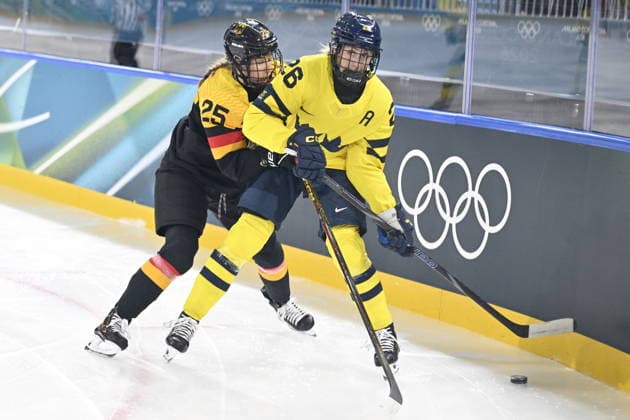 MILAN, ITALY 20260205 Germany s Laura Kluge and Sweden s Hanna Olsson during the Olympic opening match in women s Ice hockey, Eishockey between Sweden and Germany at Milan s Rho Ice Hockey Arena during the Milan Olympics. *** The image is included in the SPORTS PACKAGE. For others PAID IMAGE ** MILANO ITALY x10070x *** MILAN, ITALY 20260205 Germany s Laura Kluge and Sweden s Hanna Olsson during the Olympic opening match in women s ice hockey between Sweden and Germany at Milan s Rho Ice Hockey Arena during the Milan Olympics The image is included in the SPORTS PACKAGE For others PAID IMAGE MILANO ITALY x10070x  Copyright: xJessicaxGow TTx OLYMPICS 2026 ICE HOCKEY SWEDEN-GERMANY