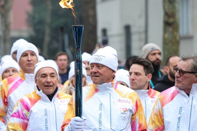 Milano Cortina 2026 - XXV Olympic Winter games, Winterspiele,Spiele, Summer games Sesto San Giovanni (MI) - Italy Thursday , February 5 , 2026 Journey of the Olympic Flame Milano Cortina 2026 to Milan  Copyright: xSergioxBisi IPAxSportx xipa-agency.netx xx IPA_70988928 IPA_Agency_IPA70988928