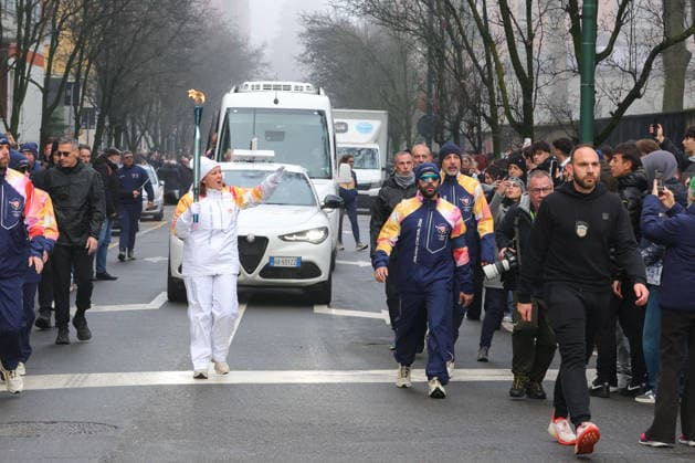 Milano Cortina 2026 - XXV Olympic Winter games, Winterspiele,Spiele, Summer games Sesto San Giovanni (MI) - Italy Thursday , February 5 , 2026 Journey of the Olympic Flame Milano Cortina 2026 to Milan  Copyright: xSergioxBisi IPAxSportx xipa-agency.netx xx IPA_70989263 IPA_Agency_IPA70989263