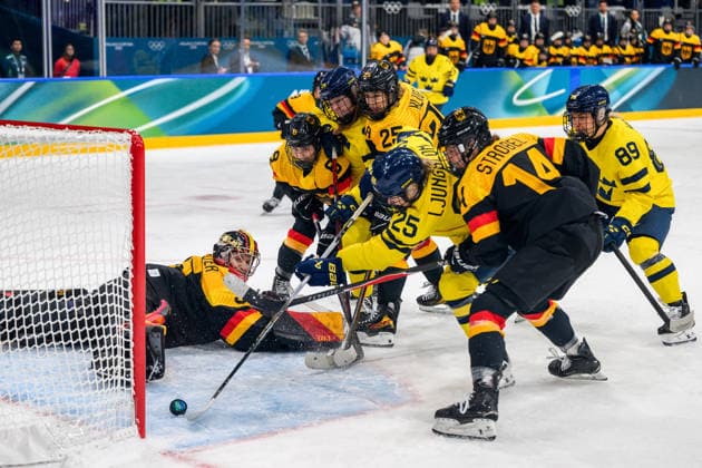260205 Lina Ljungblom of Sweden scores the 1-1 goal behind goaltender Sandra Abstreiter of Germany in the women s Ice hockey, Eishockey game between Sweden and Germany during day -1 of the 2026 Winter Olympics on February 5, 2026 in Milan. Photo: Carl Sandin BILDBYRAN kod CS CS0849 ishockey ice hockey Olympic Games, Olympische Spiele, Olympia, OS olympics winter olympics os ol olympiska spel vinter-os olympiske leker milano cortina 2026 milan cortina 2026 milano cortina 2026 olympic games milano cortina 2026 winter olympic games milano cortina-os milano cortina-ol vinter-ol -1 bbeng sverige tyskland *** 260205 Lina Ljungblom of Sweden scores the 1 1 goal behind goaltender Sandra Abstreiter of Germany in the women s ice hockey game between Sweden and Germany during day 1 of the 2026 Winter Olympics on February 5, 2026 in Milan Photo Carl Sandin BILDBYRAN kod CS CS0849 ishockey ice hockey olympic games olympics winter olympics os ol olympiska spel vinter os olympiske leker milano cortina 2026 milan cortina 2026 milano cortina 2026 olympic games milano cortina 2026 winter olympic games milano cortina os milano cortina ol vinter ol 1 bbeng sverige tyskland  Copyright: CARLxSANDIN BB260205CS018