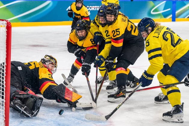 260205 Felizia Wikner Zienkiewicz and Lina Ljungblom of Sweden against goaltender Sandra Abstreiter and Laura Kluge of Germany in the women s Ice hockey, Eishockey game between Sweden and Germany during day -1 of the 2026 Winter Olympics on February 5, 2026 in Milan. Photo: Carl Sandin BILDBYRAN kod CS CS0849 ishockey ice hockey Olympic Games, Olympische Spiele, Olympia, OS olympics winter olympics os ol olympiska spel vinter-os olympiske leker milano cortina 2026 milan cortina 2026 milano cortina 2026 olympic games milano cortina 2026 winter olympic games milano cortina-os milano cortina-ol vinter-ol -1 bbeng sverige tyskland *** 260205 Felizia Wikner Zienkiewicz and Lina Ljungblom of Sweden against goaltender Sandra Abstreiter and Laura Kluge of Germany in the women s ice hockey game between Sweden and Germany during day 1 of the 2026 Winter Olympics on February 5, 2026 in Milan Photo Carl Sandin BILDBYRAN kod CS CS0849 ishockey ice hockey olympic games olympics winter olympics os ol olympiska spel vinter os olympiske leker milano cortina 2026 milan cortina 2026 milano cortina 2026 olympic games milano cortina 2026 winter olympic games milano cortina os milano cortina ol vinter ol 1 bbeng sverige tyskland  Copyright: CARLxSANDIN BB260205CS022