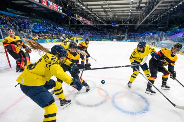 260205 Felizia Wikner Zienkiewicz and Lina Ljungblom of Sweden against Hanna Hoppe and Nicola Hadraschek of Germany in the women s Ice hockey, Eishockey game between Sweden and Germany during day -1 of the 2026 Winter Olympics on February 5, 2026 in Milan. Photo: Carl Sandin BILDBYRAN kod CS CS0849 ishockey ice hockey Olympic Games, Olympische Spiele, Olympia, OS olympics winter olympics os ol olympiska spel vinter-os olympiske leker milano cortina 2026 milan cortina 2026 milano cortina 2026 olympic games milano cortina 2026 winter olympic games milano cortina-os milano cortina-ol vinter-ol -1 bbeng sverige tyskland *** 260205 Felizia Wikner Zienkiewicz and Lina Ljungblom of Sweden against Hanna Hoppe and Nicola Hadraschek of Germany in the women s ice hockey game between Sweden and Germany during day 1 of the 2026 Winter Olympics on February 5, 2026 in Milan Photo Carl Sandin BILDBYRAN kod CS CS0849 ishockey ice hockey olympic games olympics winter olympics os ol olympiska spel vinter os olympiske leker milano cortina 2026 milan cortina 2026 milano cortina 2026 olympic games milano cortina 2026 winter olympic games milano cortina os milano cortina ol vinter ol 1 bbeng sverige tyskland  Copyright: CARLxSANDIN BB260205CS030