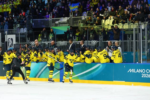 February 5, 2026, Milan, Lombardy, Italy: LINA LJUNGBLOM 25 of Sweden celebrates with her teammates after scoring a goal in the Women s Preliminary Round Group B game between Team Sweden and Team Germany at the Milano Cortina 2026 Winter Olympic Games, Olympische Spiele, Olympia, OS Milan Italy - ZUMAc179 20260205_oly_c179_015 Copyright: xMickaelxChavetx