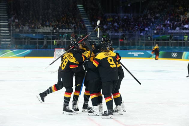 February 5, 2026, Milan, Lombardy, Italy: KATARINA JOBST-SMITH 28 of Germany celebrates with her teammates after scoring her side s first goal in the Women s Preliminary Round Group B game between Team Sweden and Team Germany at the Milano Cortina 2026 Winter Olympic Games, Olympische Spiele, Olympia, OS Milan Italy - ZUMAc179 20260205_oly_c179_019 Copyright: xMickaelxChavetx