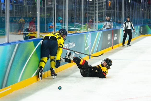 February 5, 2026, Milan, Lombardy, Italy: Action during the Women s Preliminary Round Group B game between Team Sweden and Team Germany at the Milano Cortina 2026 Winter Olympic Games, Olympische Spiele, Olympia, OS Milan Italy - ZUMAc179 20260205_oly_c179_029 Copyright: xMickaelxChavetx