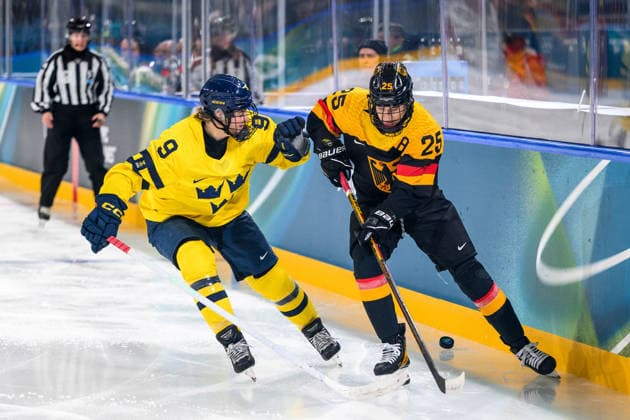 260205 Jessica Adolfsson of Sweden and Laura Kluge of Germany in the women s Ice hockey, Eishockey game between Sweden and Germany during day -1 of the 2026 Winter Olympics on February 5, 2026 in Milan. Photo: Carl Sandin BILDBYRAN kod CS CS0849 ishockey ice hockey Olympic Games, Olympische Spiele, Olympia, OS olympics winter olympics os ol olympiska spel vinter-os olympiske leker milano cortina 2026 milan cortina 2026 milano cortina 2026 olympic games milano cortina 2026 winter olympic games milano cortina-os milano cortina-ol vinter-ol -1 bbeng sverige tyskland *** 260205 Jessica Adolfsson of Sweden and Laura Kluge of Germany in the women s ice hockey game between Sweden and Germany during day 1 of the 2026 Winter Olympics on February 5, 2026 in Milan Photo Carl Sandin BILDBYRAN kod CS CS0849 ishockey ice hockey olympic games olympics winter olympics os ol olympiska spel vinter os olympiske leker milano cortina 2026 milan cortina 2026 milano cortina 2026 olympic games milano cortina 2026 winter olympic games milano cortina os milano cortina ol vinter ol 1 bbeng sverige tyskland  Copyright: CARLxSANDIN BB260205CS035