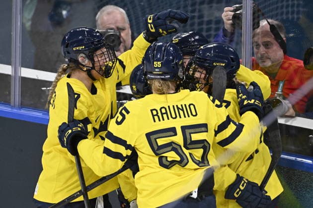 MILAN, ITALY 20260205 Sweden s Lina Ljungblom (25) celebrates after scoring 2-1 during the Olympic opening match in women s Ice hockey, Eishockey between Sweden and Germany at the Milan Rho Ice Hockey Arena during the Milan Olympics. *** The image is included in the SPORTS PACKAGE. For others PAYMENT IMAGE ** MILANO ITALY x10070x *** MILAN, ITALY 20260205 Sweden s Lina Ljungblom 25 celebrates after scoring 2 1 during the Olympic opening match in women s ice hockey between Sweden and Germany at the Milan Rho Ice Hockey Arena during the Milan Olympics The image is included in the SPORTS PACKAGE For others PAYMENT IMAGE MILANO ITALY x10070x  Copyright: xJessicaxGow TTx OLYMPICS 2026 ICE HOCKEY SWEDEN-GERMANY