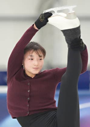 Kaori Sakamoto of Japan performs A Biellmann spin during Women s Figure skating, Eiskunstlauf practice before the start of the Milan 2026 Winter Olympic Games, Olympische Spiele, Olympia, OS at the Milano Ice Skating Arena in Milan, Italy on Wednesday, February 5, 2026.  OLY20260205109 RichardxEllis