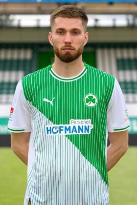 04.02.2026 - SpVgg Greuther Fürth ( Kleeblatt Spielvereinigung ) - 2. Fussball Bundesliga - Saison 2025 2026 - Fototermin Porträttermin Vorstellung Präsentation Pressetermin - - Einzelbild Einzelfoto Portrait Porträt Kopfbild - Doni Edon Arifi (28, SpVgg Greuther Fürth )