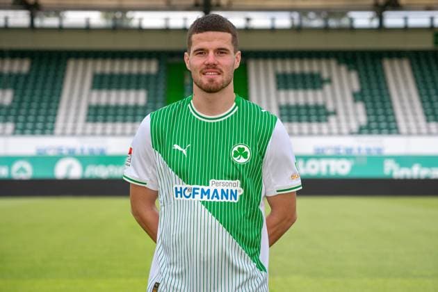 04.02.2026 - SpVgg Greuther Fürth ( Kleeblatt Spielvereinigung ) - 2. Fussball Bundesliga - Saison 2025 2026 - Fototermin Porträttermin Vorstellung Präsentation Pressetermin - - Einzelbild Einzelfoto Portrait Porträt Kopfbild - Jan Elvedi (15, SpVgg Greuther Fürth )