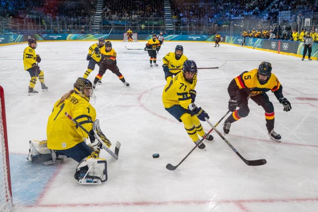 GIOCHI OLIMPICI - Olimpiadi Invernali Milano-Cortina 2026 - Ice hockey, Eishockey Svensson Traff Ebba (swe),Kjellbin Anna (swe) , Schaffrath Charlott (ger) during the Winter Olympic Games, Olympische Spiele, Olympia, OS Milano Cortina 2026, at the Milano Rho Ice Hockey Arena, on February 5, 2026 in Milano, Italy during Ice Hockey, Olympic Winter games, Winterspiele,Spiele, Summer games Milano-Cortina 2026 in Milano, Italy, February 05 2026 Cortina D Ampezzo Italy  Copyright: xIPAxSport ABACAx