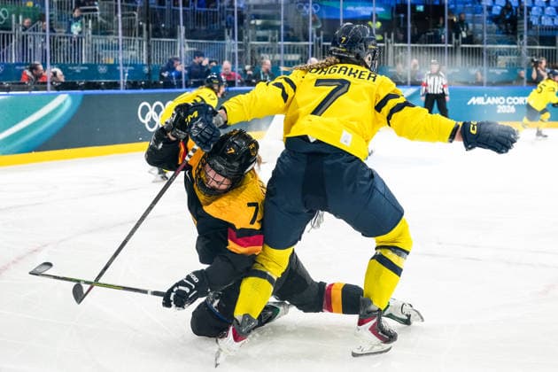 2026-02-05 - Milano Cortina 2026 Winter Olympics Women s Preliminary Round - Group B MILAN, ITALY - FEBRUARY 5: Franziska Feldmeier of Germany, Mira Jungaker of Sweden during the Milano Cortina 2026 Winter Olympics Women s Preliminary Round - Group B match between Sweden and Germany at the Milano Rho Ice hockey, Eishockey Arena on February 5, 2026 in Milan, Italy Milan Milano Rho Ice Hockey Arena Italy Content not available for redistribution in The Netherlands directly or indirectly through any third parties. Copyright: xAndrexWeeningx