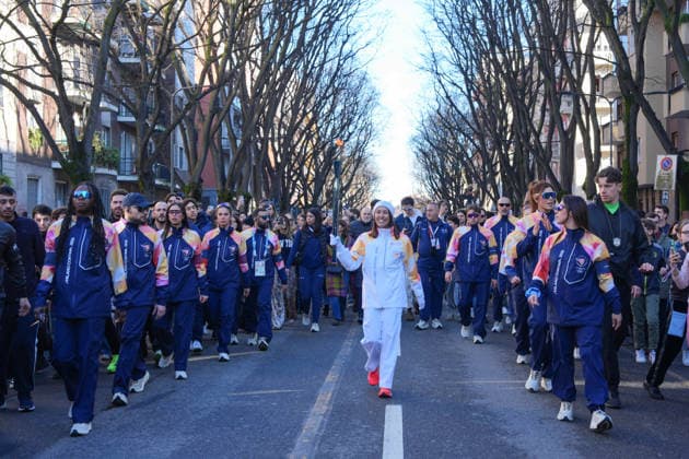 Arrivo e Partenza della fiaccola olimpica dal Villaggio Olimpico - Milano 05 02 2026 (foto Claudio Furlan LaPresse) Arrival and departure of the Olympic torch from the Olympic Village - Milan, 5 February 2026  Copyright: xClaudioxFurlan LaPressex