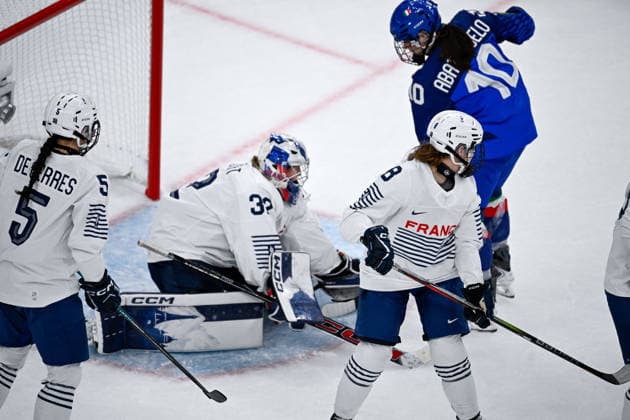 Winter Olympics - Ice hockey, Eishockey Women- France v Italy Gabrielle de Serres (5) of Team France, Alice Philbert (32) of Team France, Jade Barbirati (8) of Team France, Aurora Abatangelo (10) of Team Italy during the Ice Hockey Women s Preliminary Round Group B match between France and Italy at Milano Santagiulia Ice Hockey Arena as part of the Olympic Winter games, Winterspiele,Spiele, Summer games Milano Cortina 2026 on February 5, 2026 in Milan, Italy. Photo by JMP ABACAPRESS.COM Milan Italy  Copyright: xJMP ABACAx