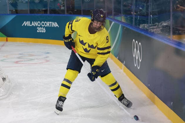 February 5, 2026, Milan, Lombardy, Italy: Jessica Adolfsson 9 of Team Sweden in their game against Team Germany in women s Ice hockey, Eishockey Group B game during the Milano Cortina 2026 Olympic Winter games, Winterspiele,Spiele, Summer games at Milano Rho Ice Hockey Arena. Milan Italy - ZUMAm117 20260205_oly_m117_011 Copyright: xDavidxMcIntyrex