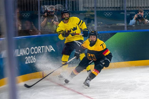 Sweden v Germany - Ice hockey, Eishockey Women s Prelim. Round - Group B Jungaker Mira (SWE) and Bartsch Anne (GER) participate in the Winter Olympic Games, Olympische Spiele, Olympia, OS at the Milano Rho Ice Hockey Arena in Milano, Italy, on February 5, 2026 Milano Lombardia Italy  Copyright: xFedericoxManonix originalFilename:manoni-icehocke260205_npy7a.jpg