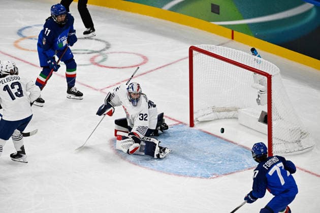 Winter Olympics - Ice hockey, Eishockey Women - France v Italy Alice Philbert 32 of Team France during the Ice Hockey Women s Preliminary Round Group B match between France and Italy at Milano Santagiulia Ice Hockey Arena as part of the Olympic Winter games, Winterspiele,Spiele, Summer games Milano Cortina 2026 on February 5, 2026 in Milan, Italy. Photo by JMP ABACAPRESS.COM Milan Italy  Copyright: xJMP ABACAx