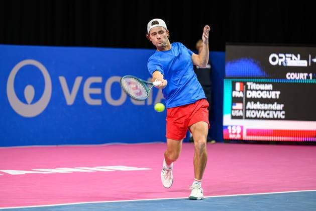 February 5, 2026, Perols, Montpellier, Occitanie, France: Aleksandar Kovacevic of the United States delivers a right hand shot during his match against Titouan Droguet of France at Open Occitanie on February 5, 2026, at Sud de France Arena in Montpellier, France. Perols, Montpellier France - ZUMAc313 20260205_zsp_c313_007 Copyright: xFaresxChafaix
