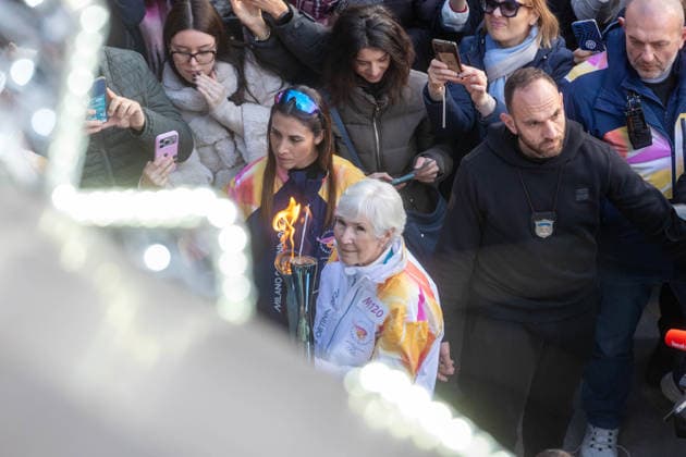 Passaggio della Fiaccola Olimpica con i tedofori in Piazza tre Torri a City Life - Milano, Italia - GiovedÃ¬, 5 febbraio 2026 (foto Stefano Porta LaPresse) The Olympic Torch Relay with torchbearers in Piazza Tre Torri in City Life - Milan, Italy - Thursday, February 5, 2026 (photo Stefano Porta LaPresse)  Copyright: xStefanoxPortax LaPressex