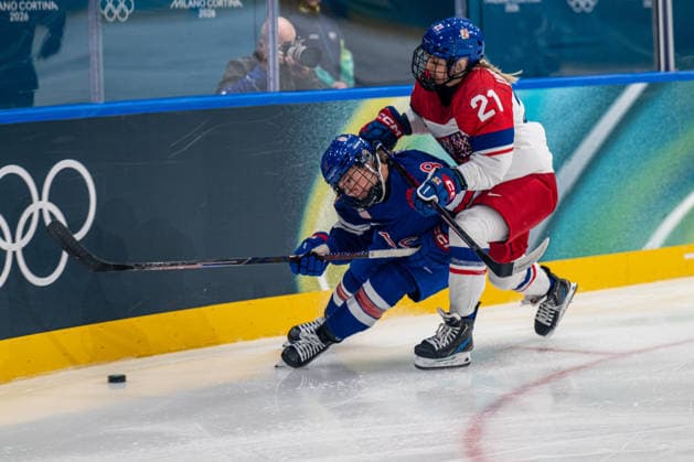 United States v Czech Republic - Winter Olympics 2026 Women s Hockey Game Winn Haley (USA) and Vanisova Tereza (CZE) participate in the Winter Olympic Games, Olympische Spiele, Olympia, OS at the Milano Rho Ice hockey, Eishockey Arena in Milano, Italy, on February 5, 2026. Milano Lombardia Italy  Copyright: xFedericoxManonix originalFilename:manoni-icehocke260205_npxWr.jpg