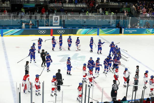 February 5, 2026, Milan, Lombardy, Italy: Team USA players celebrate winning Women s Preliminary Round Group A game between Team United States and Team Czechia at the Milano Cortina 2026 Winter Olympic Games, Olympische Spiele, Olympia, OS USA won the game 5:1. Milan Italy - ZUMAc179 20260205_oly_c179_106 Copyright: xMickaelxChavetx