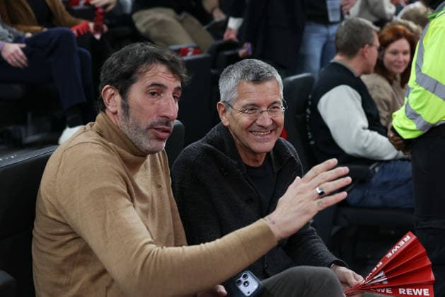 Alex Mumbru (Chef-Trainer Deutsche Basketball-Nationalmannschaft) mit Herbert Hainer (FC Bayern Muenchen, Praesident), GER, FC Bayern Basketball vs. AS Monaco, Basketball, Euroleague, 27. Spieltag, Saison 2025 2026, 05.02.2026, GER, FC Bayern Basketball vs. AS Monaco, Basketball, Euroleague, 27. Spieltag, Saison 2025 2026, 05.02.2026 Muenchen Copyright: xEibner-Pressefoto JennixMaulx EP_JML