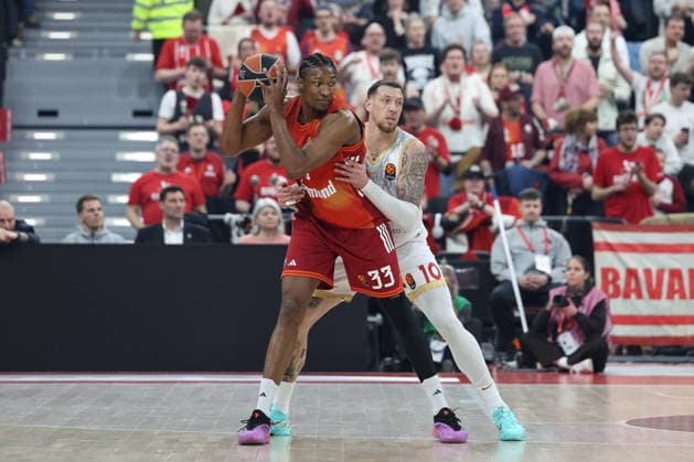 David McCormack (FC Bayern Basketball, 33) mit Daniel Theis (AS Monaco, 10), GER, FC Bayern Basketball vs. AS Monaco, Basketball, Euroleague, 27. Spieltag, Saison 2025 2026, 05.02.2026, GER, FC Bayern Basketball vs. AS Monaco, Basketball, Euroleague, 27. Spieltag, Saison 2025 2026, 05.02.2026 Muenchen Copyright: xEibner-Pressefoto JennixMaulx EP_JML