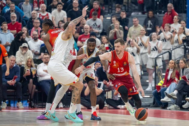 Alpha Diallo 11 (AS Monaco Basket) im Zweikampf mit Andreas Obst 13 (FC Bayern Basketball), FC Bayern Basketball vs. AS Monaco Basket, EuroLeague 27. Spieltag, 05.02.2026 Muenchen Bayern Deutschland