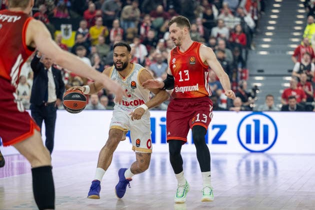 Elie Okobo 0 (AS Monaco Basket) im Zweikampf mit Andreas Obst 13 (FC Bayern Basketball), FC Bayern Basketball vs. AS Monaco Basket, EuroLeague 27. Spieltag, 05.02.2026 Muenchen Bayern Deutschland